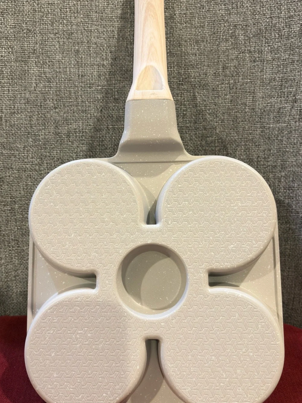 CAROTE Fried Egg Frying Pan with Dividers/4-Hole Round Frying Pan